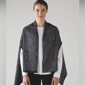 Lululemon Vinyasa Wrap.  Size O/S. Black. EUC!